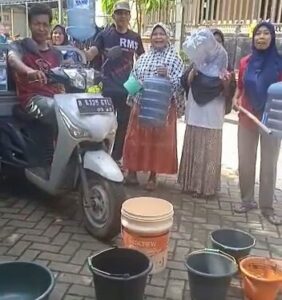 Seminggu Tak Mandi, Perum Taman Balaraja Krisis Air, Warga: Bupati Kami Minta Air