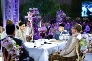 Ketua MPR RI  Nikahkan Putrinya Debby Pramestya Putri dengan Iptu Nurul Farouq Fadillah