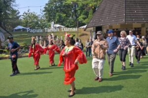 Kemhan RI Mengadakan Cultural Visit ADSOM dan ADSOM Plus 2023 ke Taman Mini Indonesia Indah