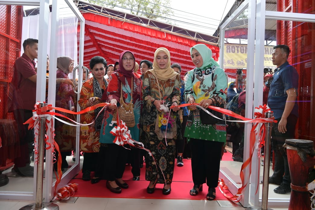 Ibu Wakil Presiden Ny, Wury Ma'ruf Amin Resmikan Kantor Dekranasda di Sorong Papua Barat Daya