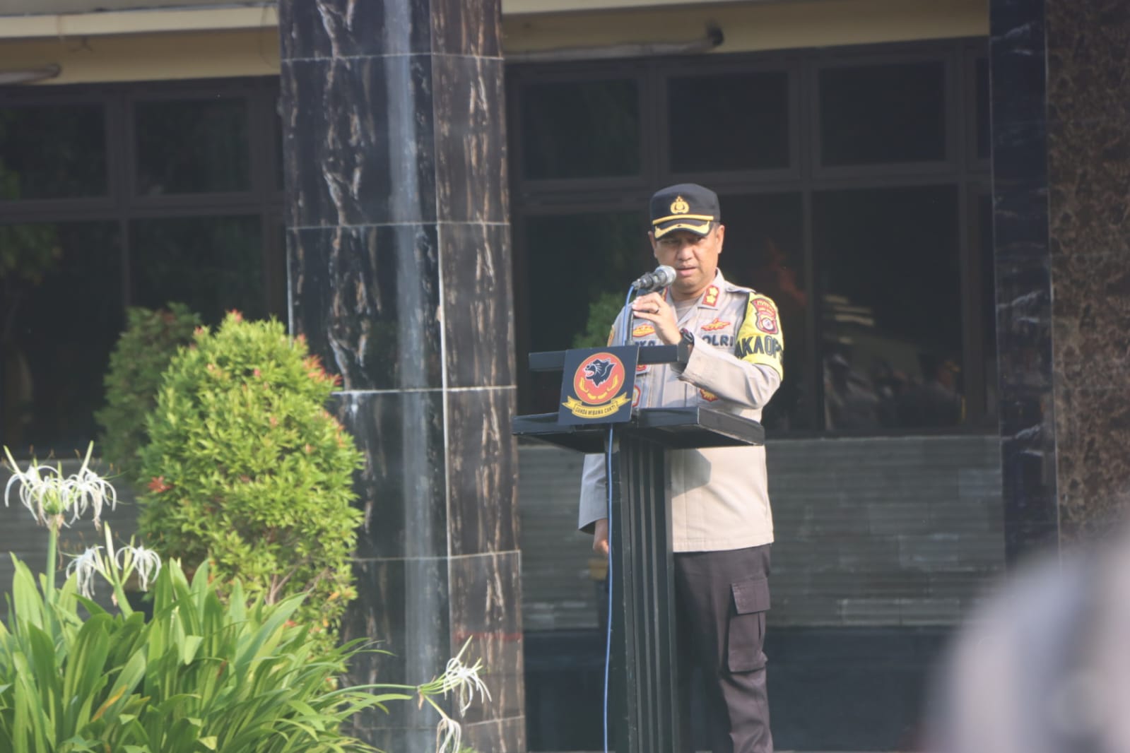 Wakapolresta Cirebon Pimpin Apel Pagi, Tekankan Kedisiplinan dan Netralitas Polri dalam Pemilu 2024