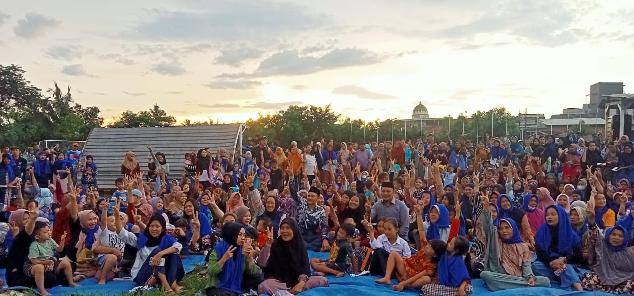 Caleg Demokrat Bagi Bagi Souvenir dan Silaturahmi Untuk Warga Desa Talagasari, Warga: Wow Kereennnn....!!