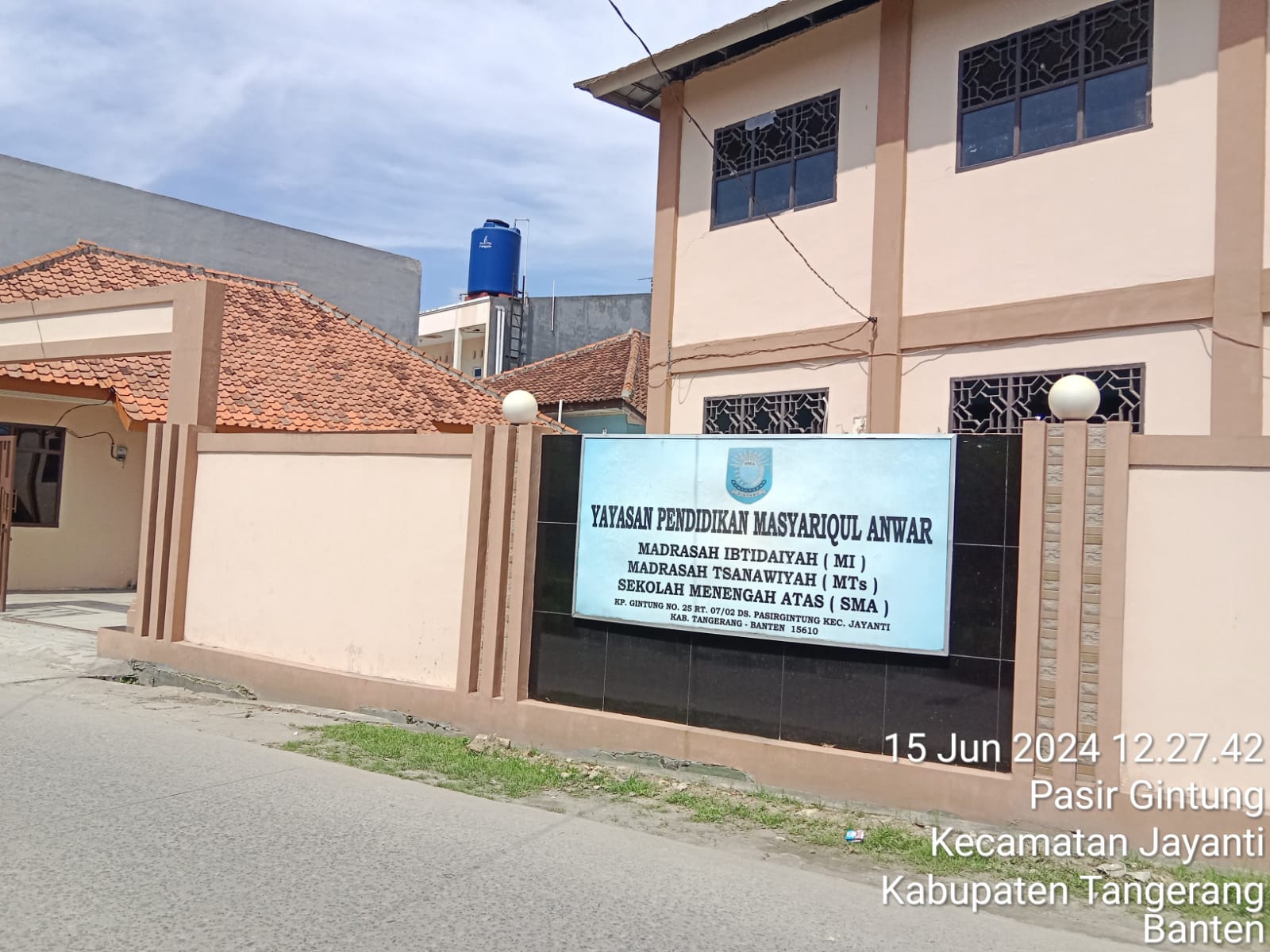 Orang tua Murid Keluhkan Izasah dan Surat tanda kelulusan anaknya di tahan pihak sekolah, yayasan Pendidikan MASYARIQUL ANWAR