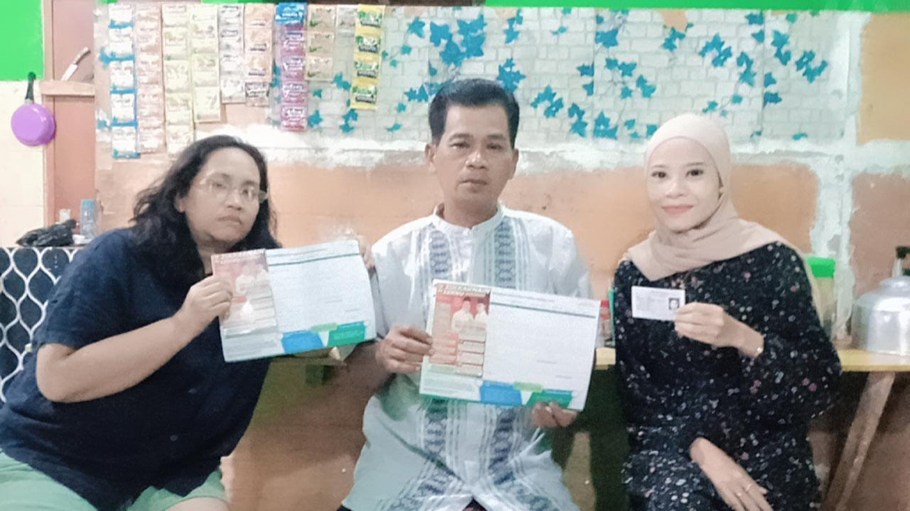 Kartu BPJS Sebuah Bukti Bukan Janji di Realisasikan H. Zulkarnain, Cadas dan Keren, Warga: Inilah Bupati Kita....!!