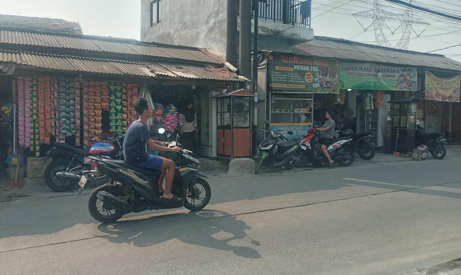 Warung Madura Bak Jamur di Musim Penghujan, Monopoli Ekonomi Baru, Warga Lokal Menjerit
