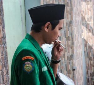 Dari Lagu Iwan Fals ke Realita: Mimpi yang Terbeli, Sampai Kapan?