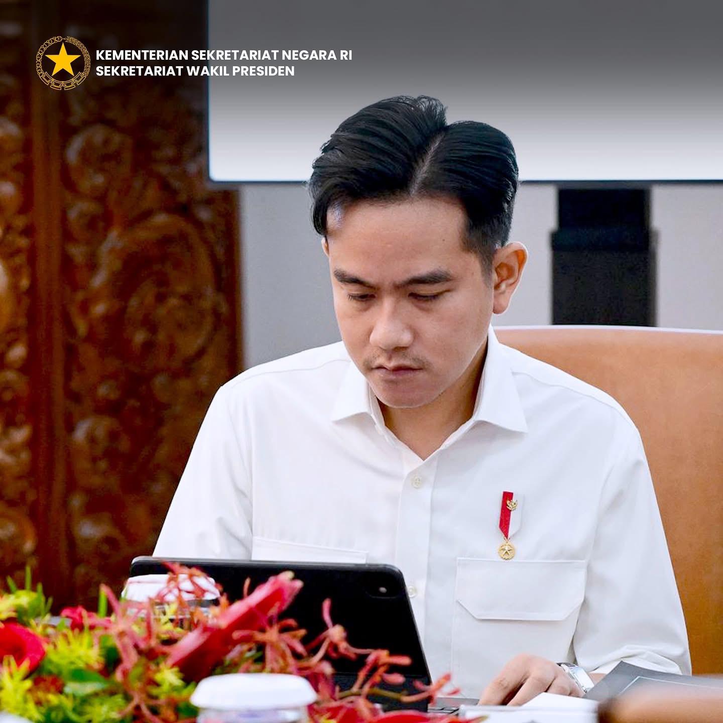 Wapres Gibran Rakabuming bersama Kabinet Merah Putih Hadiri Rapat Terbatas