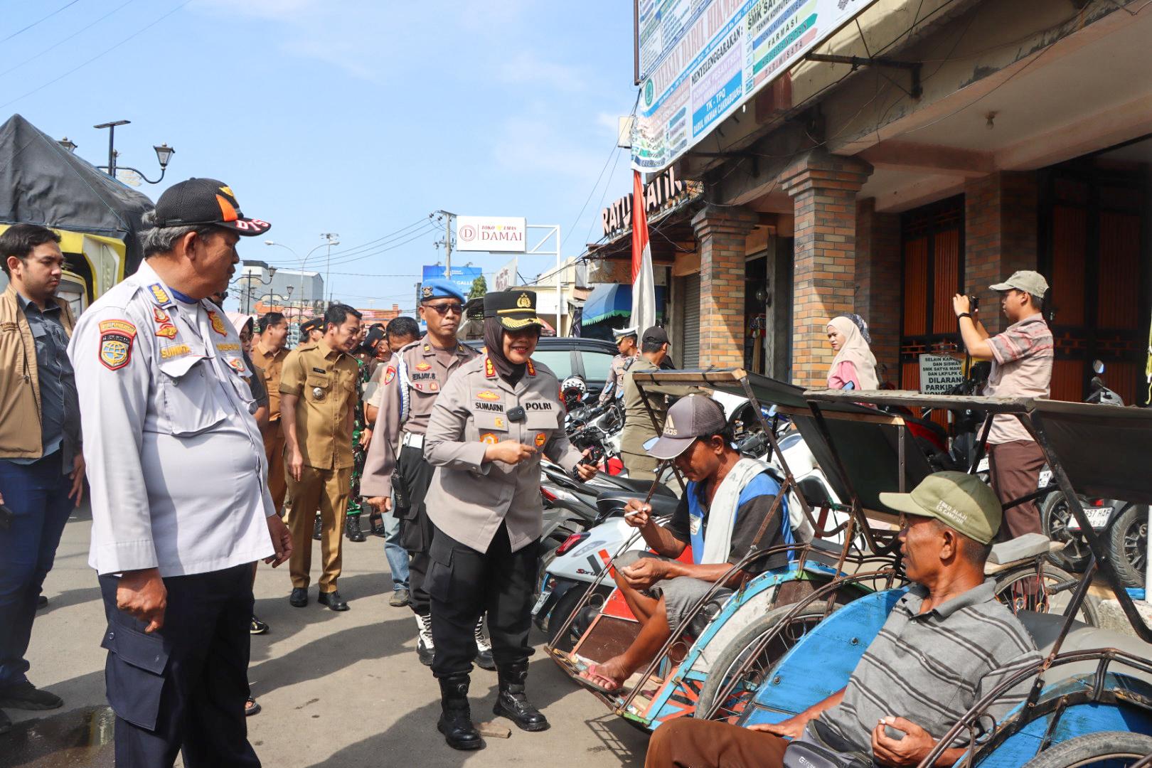 Polresta Cirebon dan Forkopimda Tertibkan Kawasan Weru-Trusmi: Jalanan Dibersihkan, Wisata Lebih Nyaman