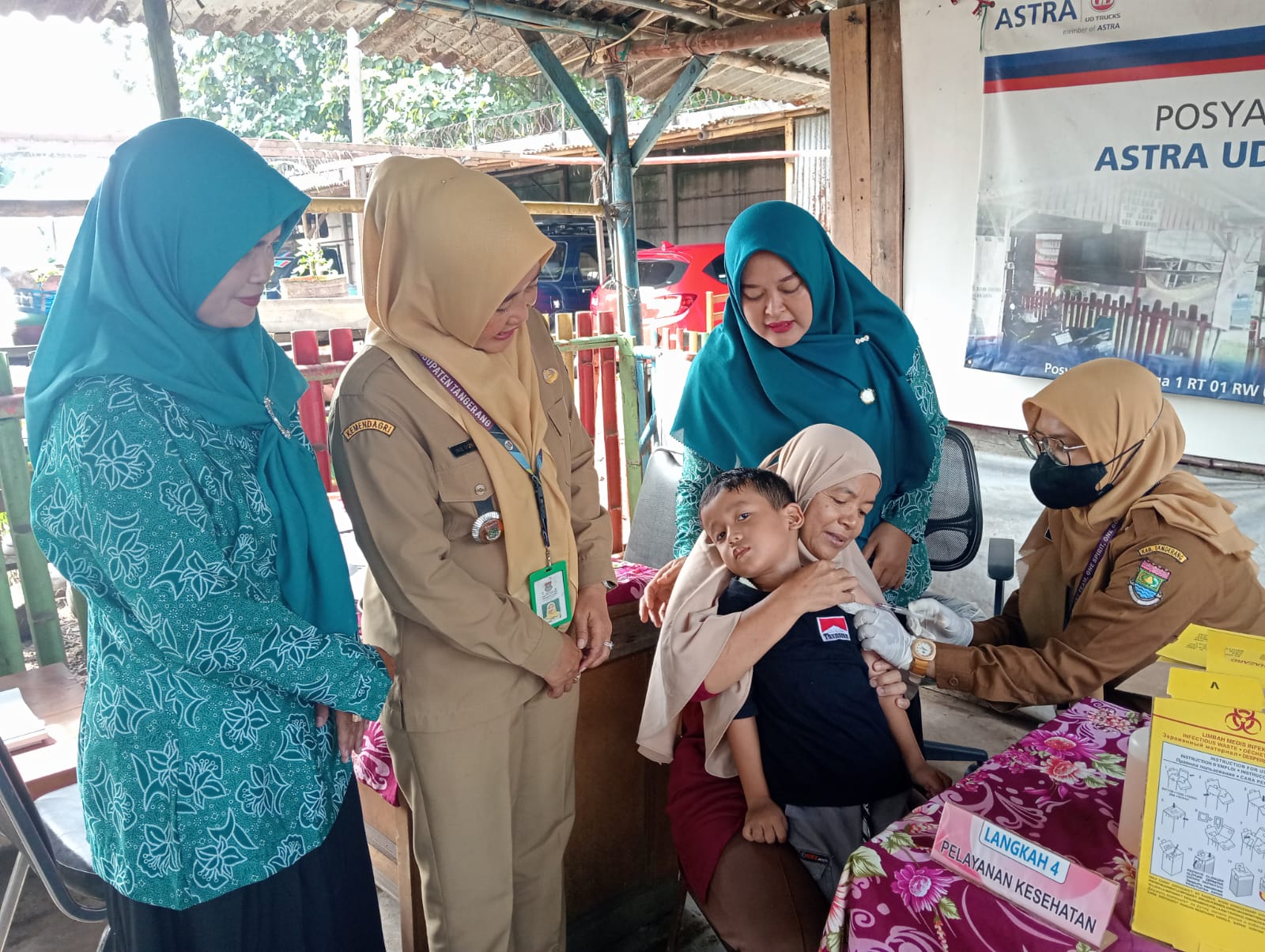 Waspadai Komplikasi Paru, Ketua TP PKK Cikupa Tinjau Langsung ORI Campak Rubella di Kelurahan Bunder