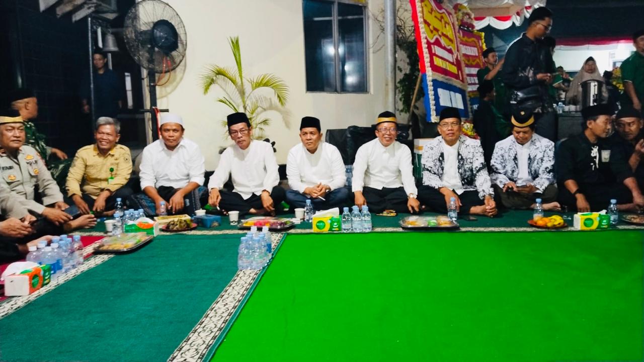 Wujud Sinergitas, Lurah Soni dan Ketua APDESI Kecamatan Cikupa Hadiri Doa Bersama Hari Bhayangkara ke-80 di Polsek Cikupa