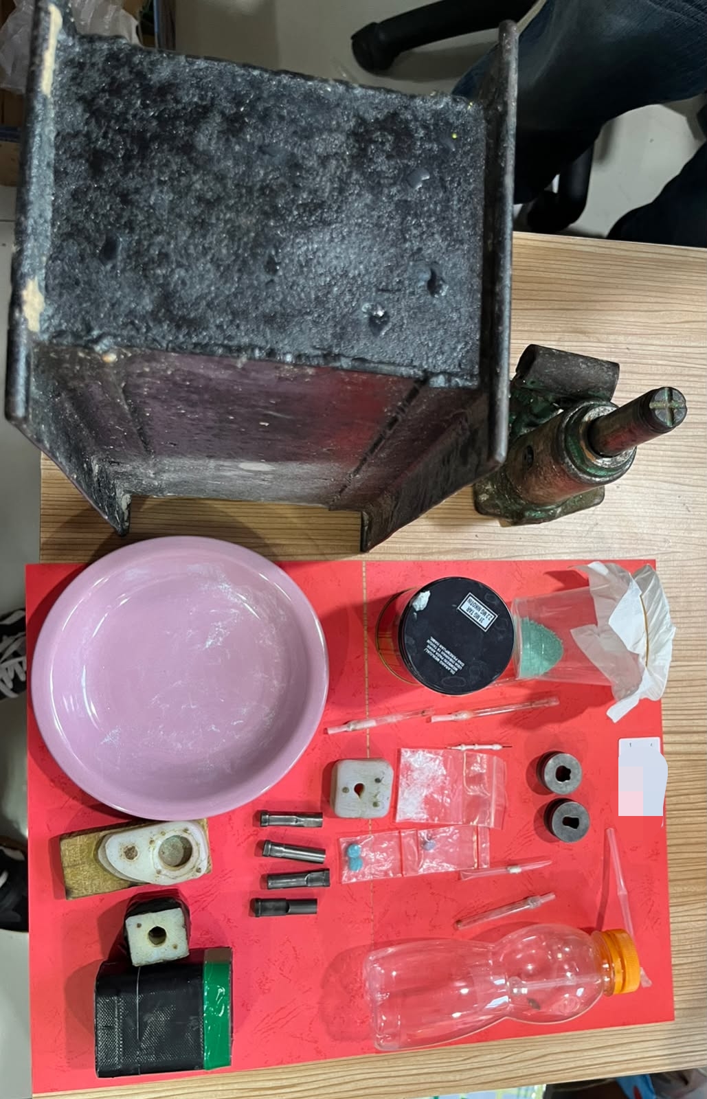Bukan Usaha Kue, Rumah di Natar Malah Diduga Jadi “Dapur” Pil Ekstasi! 5 Orang Diamankan