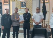 Photo wakapolresta Tangerang saat berdialog dengan Peserta Didik (Serdik) Sekolah Staf dan Pimpinan Menengah (Sespimmen) Polri Dikreg ke-67 Tahun Anggaran 2026 dalam kegiatan Management Course Level III di Polresta Tangerang, Kamis (13/8/2026).