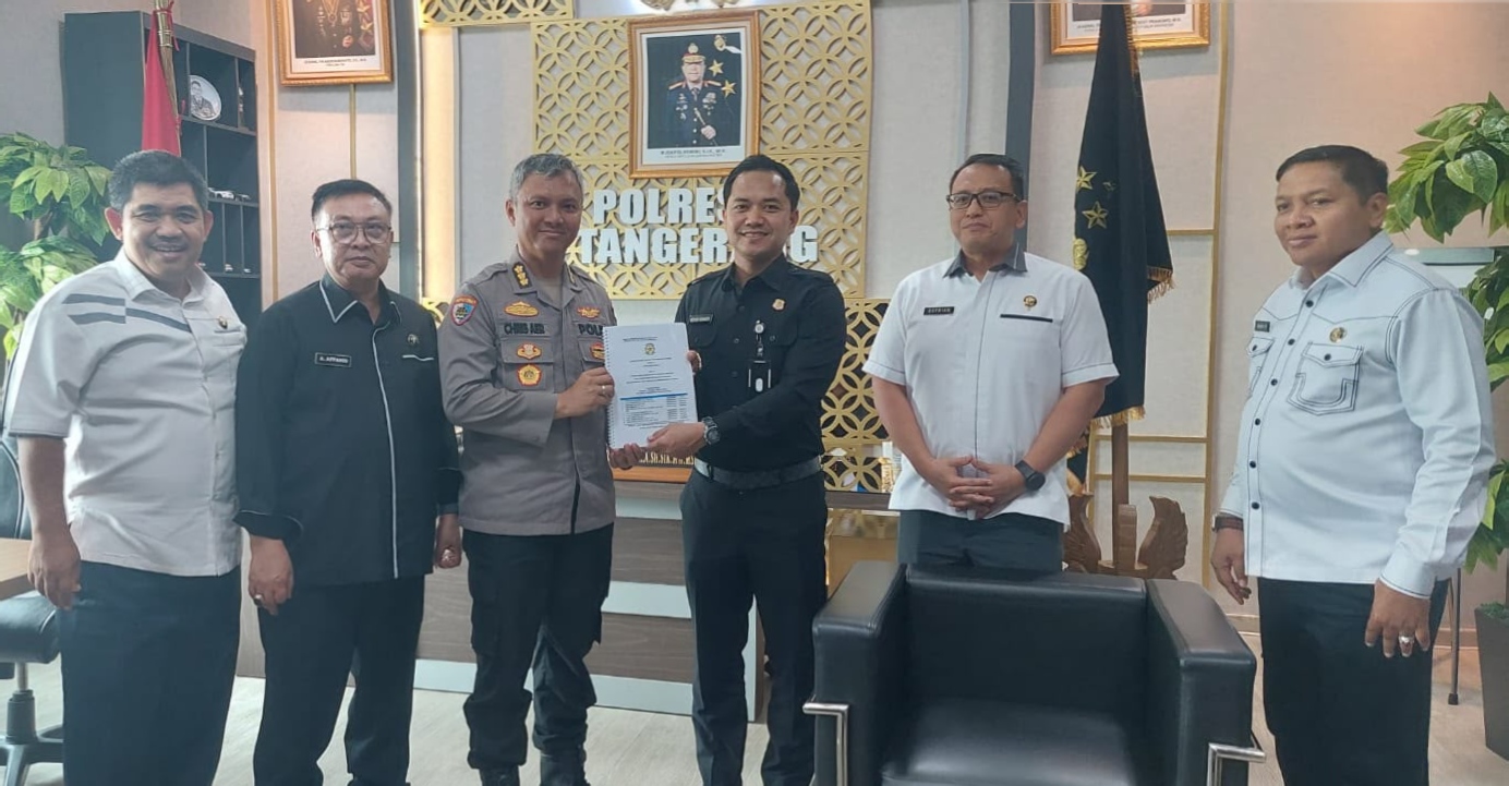 Photo wakapolresta Tangerang saat berdialog dengan Peserta Didik (Serdik) Sekolah Staf dan Pimpinan Menengah (Sespimmen) Polri Dikreg ke-67 Tahun Anggaran 2026 dalam kegiatan Management Course Level III di Polresta Tangerang, Kamis (13/8/2026).