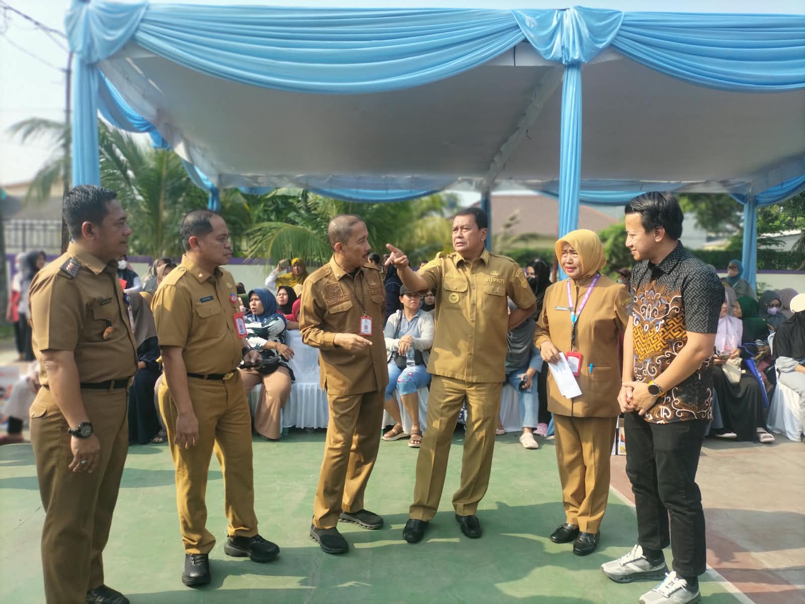Warteksi Hadir di Panongan, Warga Serbu Bahan Pokok Harga Terjangkau