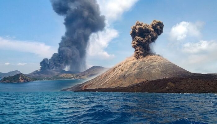 Gunung Anak Krakatau Kembali Erupsi, Abu Vulkanik Terdeteksi hingga Jakarta