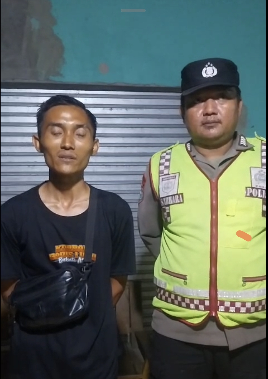 Kehabisan Ongkos di Tengah Malam, Warga Telepon 110, Polisi Tigaraksa Sigap Mengantar Pulang