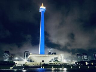 Monas, Bundaran HI, dan Borobudur Bersinar Biru Peringati 80 Tahun PBB
